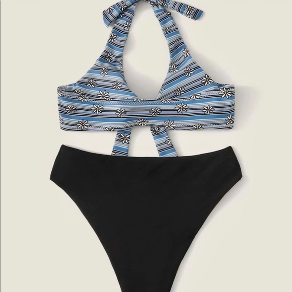 Bikini - Picture 3 of 5